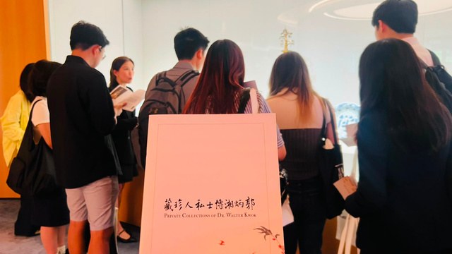 Guests viewing Dr Walter Kwok's private collections